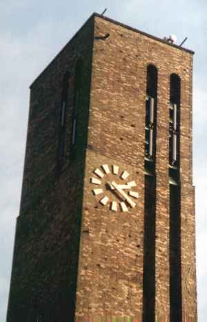 St. Bruno - Turm mit Mobilfunkantennen