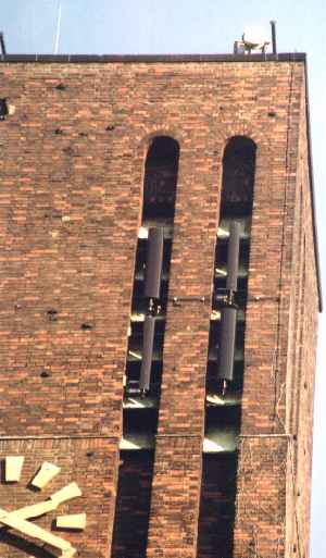 St. Bruno - Turm mit Mobilfunkantennen (2)