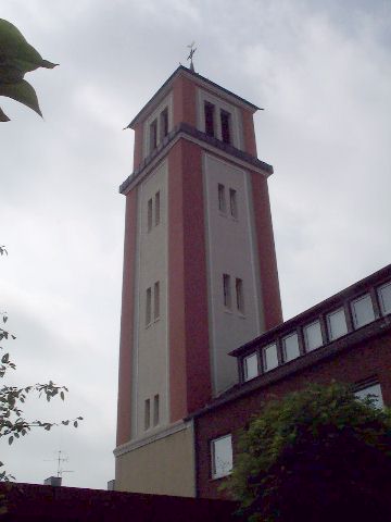 Liebfrauenkirche - Seitenansicht mit Turm