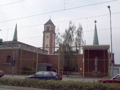 Liebfrauenkirche - Gesamtansicht von der Mülheimer Straße