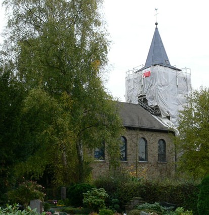 ev. Dorfkirche - Gesamtansicht während Renovierung