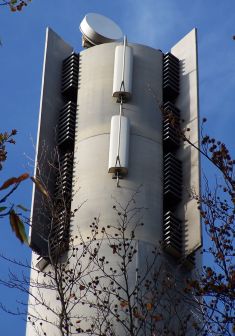 Kreuzkirche - Turm mit Sektorantenne