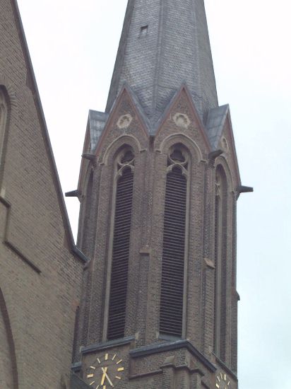 St. Georg - Turm mit Glockenschallfenstern