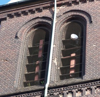 Auferstehungskirche - Glockenschallfenster Westseite
