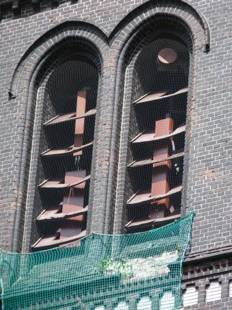 Auferstehungskirche - Glockenschallfenster mit LTE-Antenne