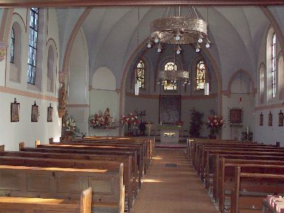Herz-Jesu-Kirche - Blick in den Altarraum