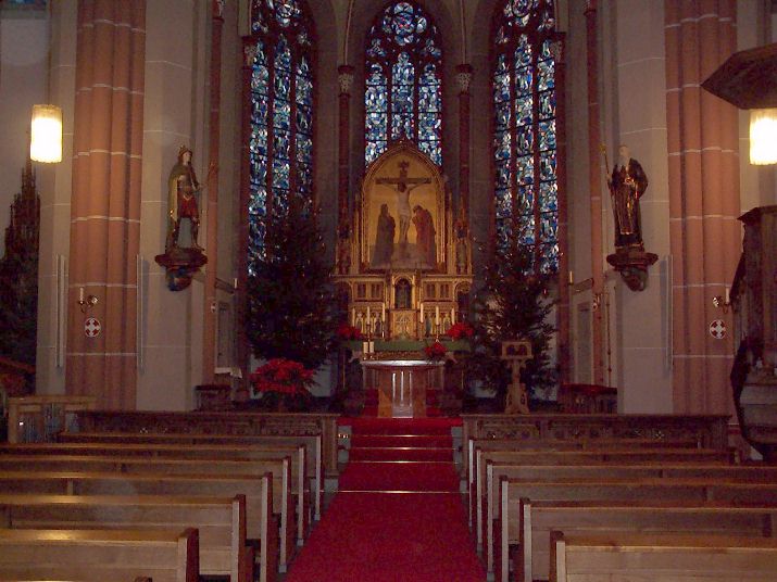 St. Benediktus - Haupthalle mit Hochaltar