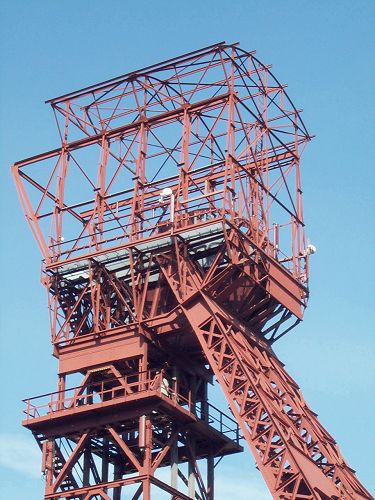 Turmspitze mit Richtfunkantennen