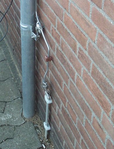Grefrather Weg 91 - Erdung des Regenrohrs
