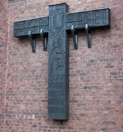 Franziskanerkirche St. Barbara - Holzkreuz